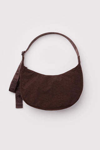 baggu medium crescent bag in coffee brown on a light background