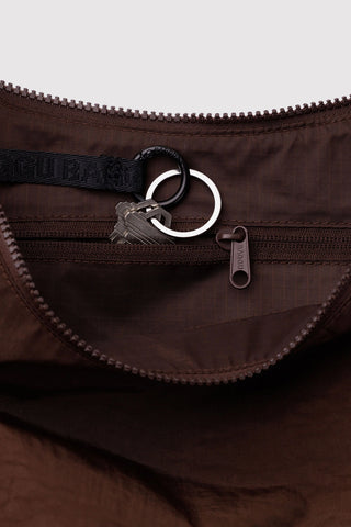 close up of zipper compartment on baggu medium crescent bag in coffee brown
