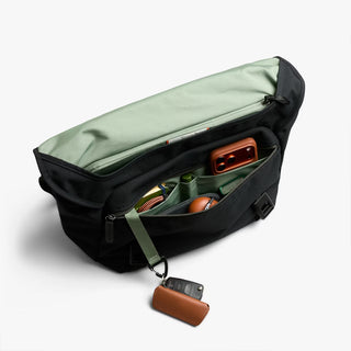 Bellroy Classic Messenger Bag Black