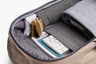 Open interior with device sleeves and elastic organizers inside the workpack.