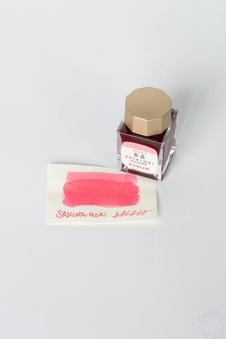 Sailor ink bottle with bright pink swatch on a white background