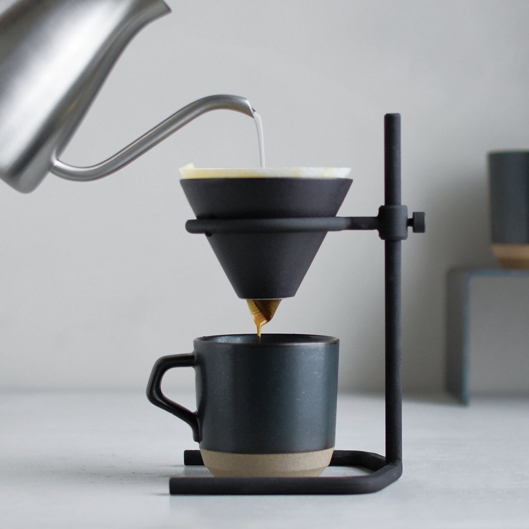 https://omoionline.com/cdn/shop/products/kinto_slow_coffee_style_brewer_stand_matte_black_5.jpg?v=1571709296